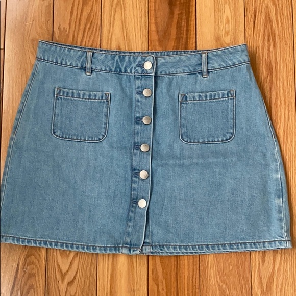 Garage Dresses & Skirts - GARAGE denim skirt size L worn 2 times